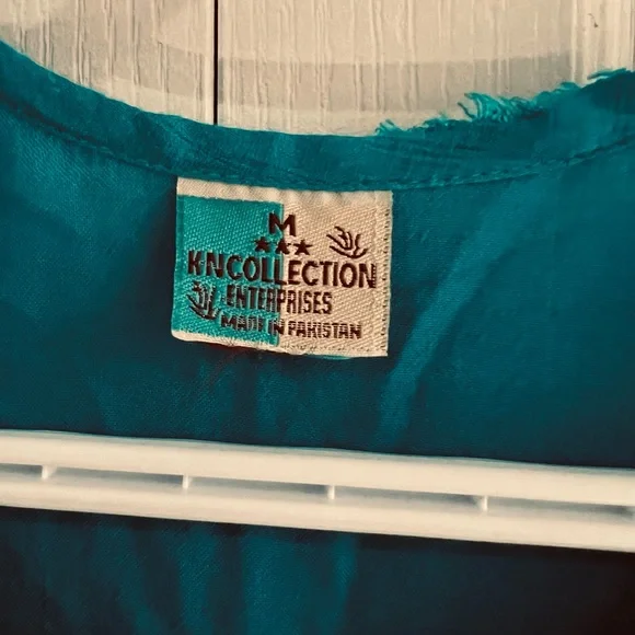 Medium Top - Picture 3 of 3